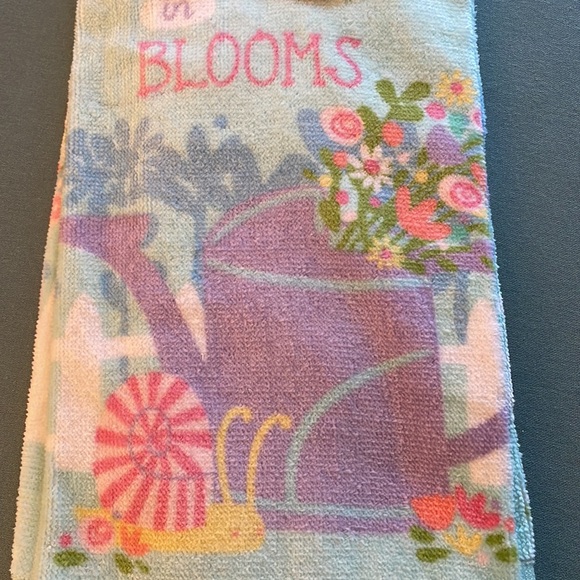 NWT kitchen towels - Picture 2 of 5